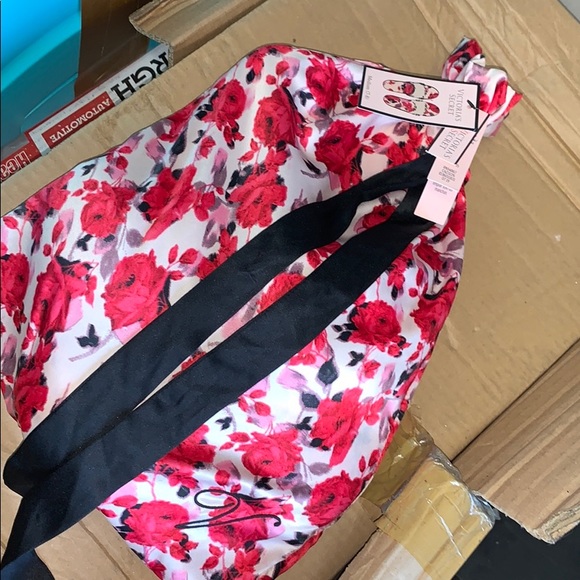 VS Slippers - Picture 5 of 5